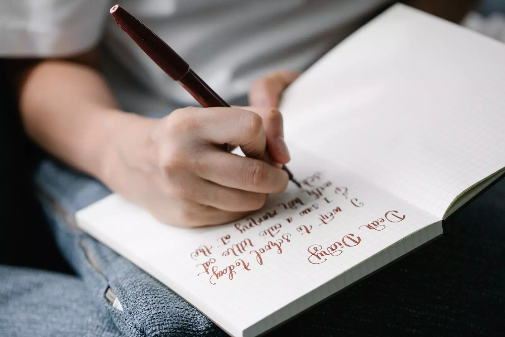 Hvordan skrive sammenhengende med personlig og funksjonell håndskrift